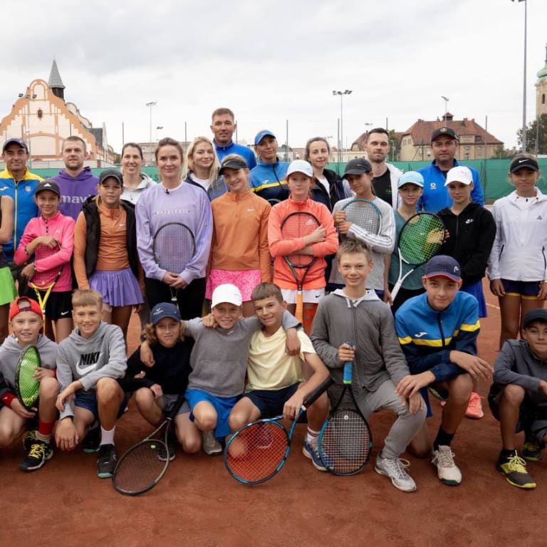 WATCH: Elina surprises junior tennis players at foundation's annual camp