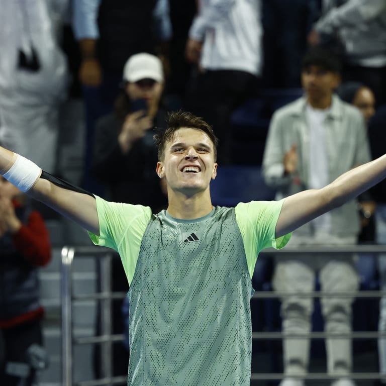 Jakub Mensik turns free iPhone into dream Doha week with first Top 5 win, ATP semifinal