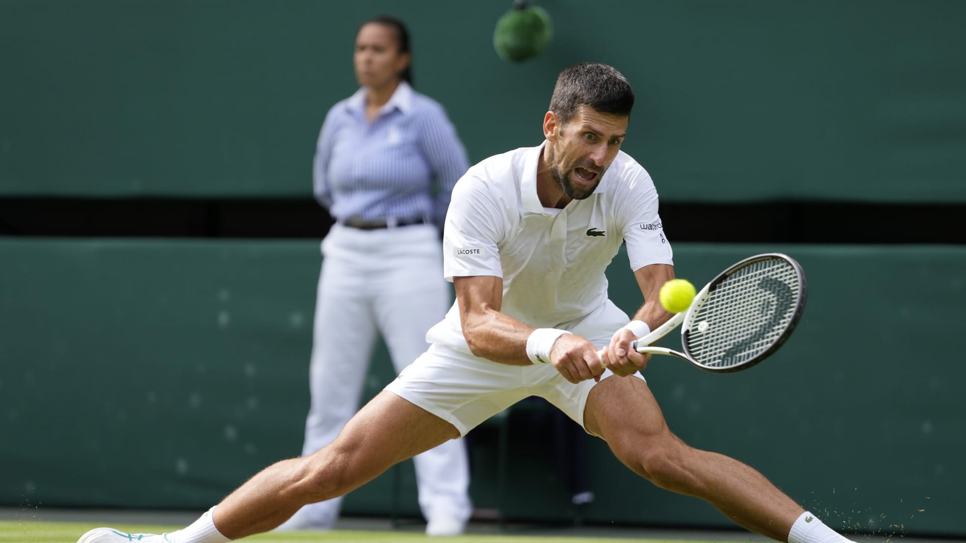 The Tiebreak King doing what the Tiebreak King does. 👑🔝🐐 -- Follow @tsh. tennis for #EverythingTennis ! 🎾🎾 -- #NovakDjokovic #Djokovic…