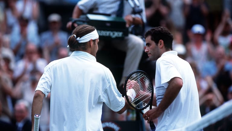 Federer and Edberg 
discuss racquets 
and history