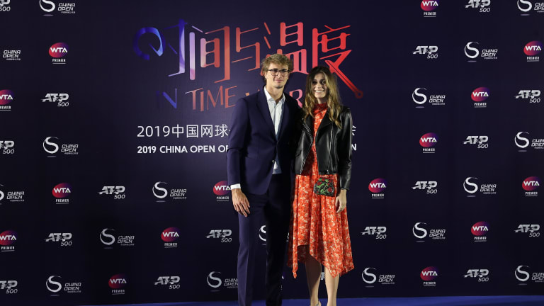 Stars step out in 
iconic looks at
Beijing player party