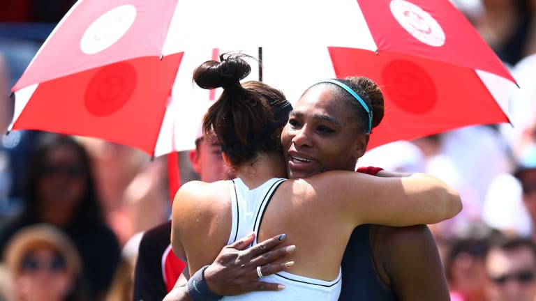 Andreescu consoles
injured Serena after
Toronto win
