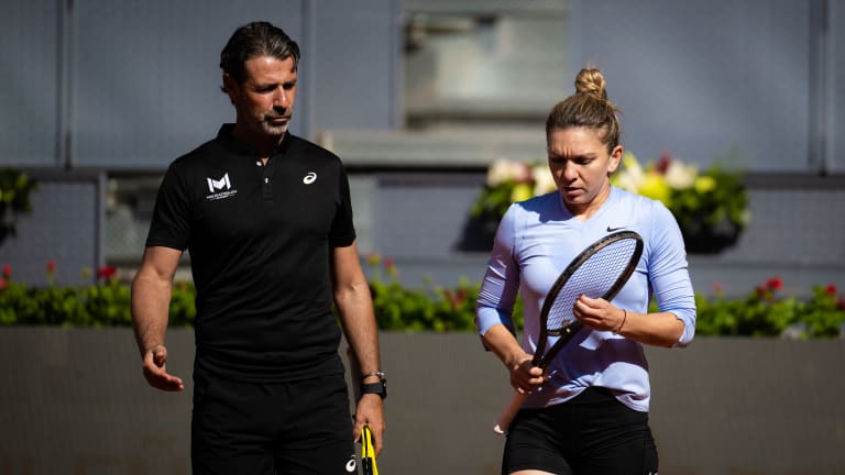 Mouratoglou joined Halep's team in the spring of 2022, the time in which the ITIA first argues irregularities in the Romanian's blood passport.