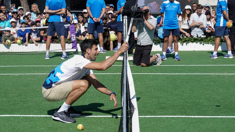 Djokovic kept rallies fresh while rallying with children of all ages.