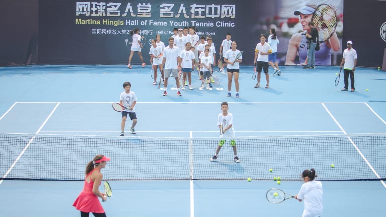 Hingis runs
clinic for China's
top juniors