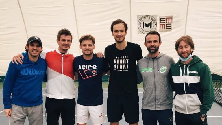 Top 5 Posts 12/17: 
Thiem relaxes at 
home in Austria