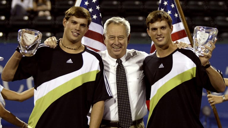 Schwartz with the Bryan brothers, also at the 2003 Tennis Masters Cup.