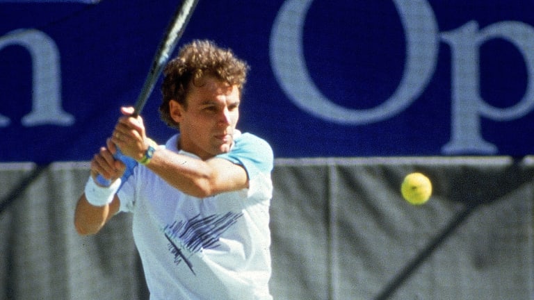 Wilander, Graf kick
off career years at
1988 Australian Open