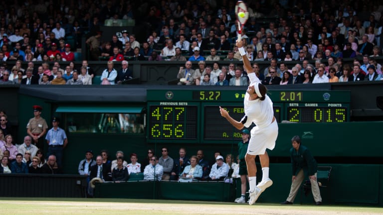Roger Federer defeats Andy Roddick in four sets to win Wimbledon in 2004.