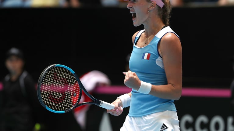 Australia & France tied 1-1 after day 1 of Fed Cup final
