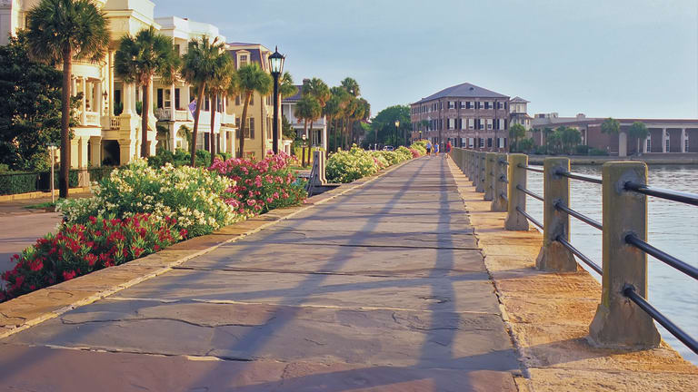 Lowcountry Love:
Taking a stroll
in Charleston