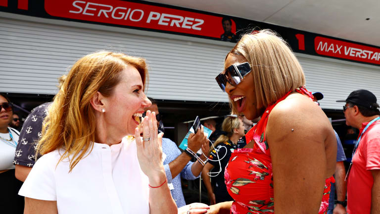 Serena speaks with former Spice Girl Geri Horner at the Miami Grand Prix.