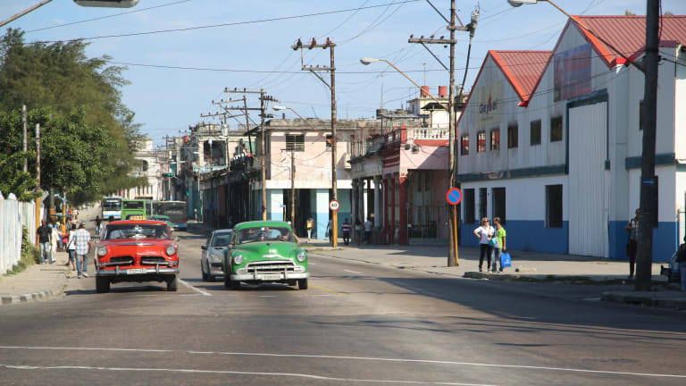 Cuban Snapshot of
the Day: Bridging
the gap