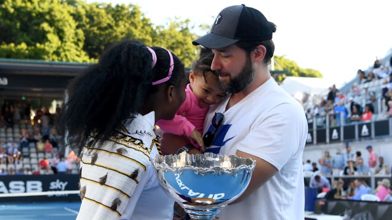 Top 5 Photos of the
weekend: Serena and
Novak both triumph