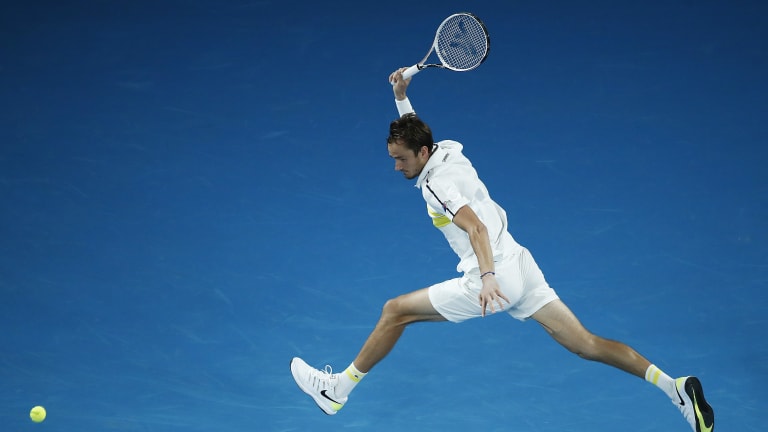 Top 5 Photos, 2/19: 
Djokovic to meet 
Medvedev in final