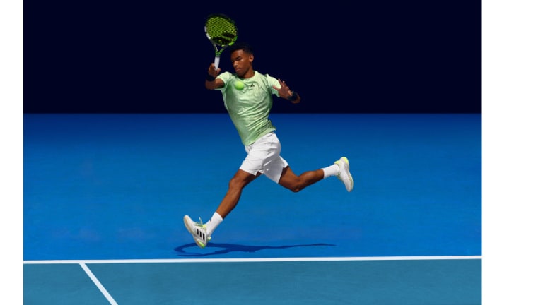 Felix Auger Aliassime combines the Airchill Pro Freelift Tee with the Heat.Rdy Pro Printed Ergo 7-inch Shorts