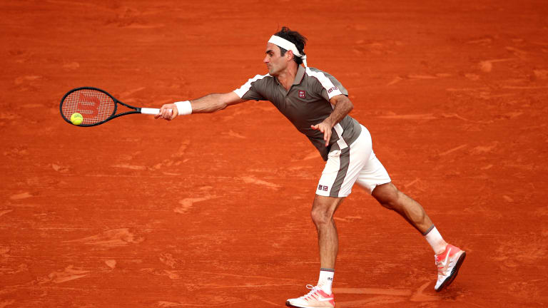 Looks of the Day: 
Federer reaches
semifinals in Paris