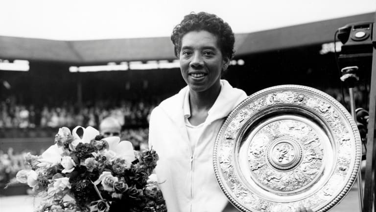 Althea Gibson
sculpture pays
tribute to a legend