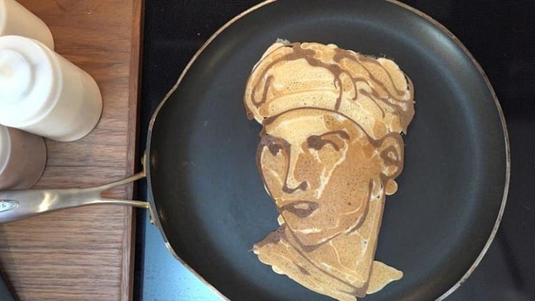 Pancake Man whips 
up perfect Djokovic 
in a pan