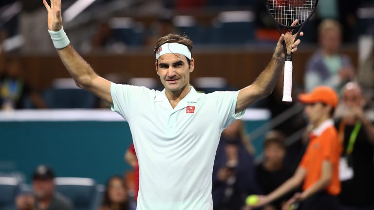 After hot shot, and hot start, Federer holds off Anderson's late push