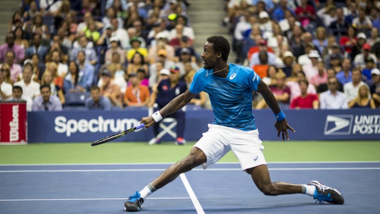 Photo of the Day:
Monfils cruises to
another victory