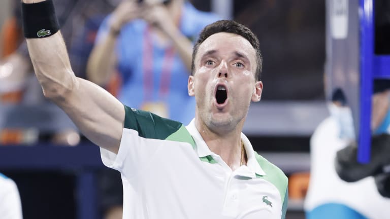 Bautista Agut now 3-0 against Medvedev after taking Miami quarterfinal