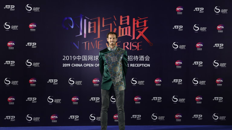Stars step out in 
iconic looks at
Beijing player party