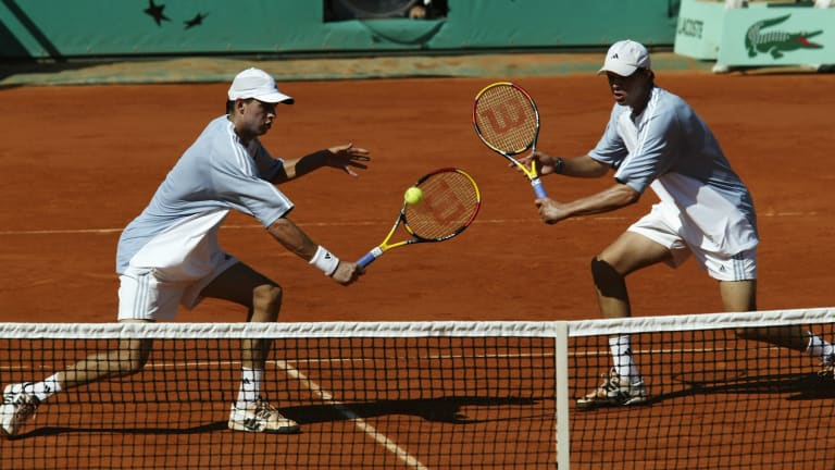 The twins dethroned defending champions Haarhuis and Kafelnikov to triumph in Paris.