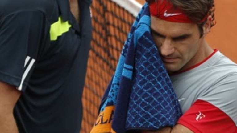 Gulbis defeats Federer to reach French Open quarterfinals
