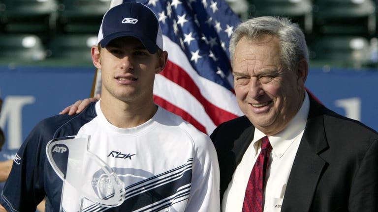 Schwartz with Andy Roddick, holding the ATP Champions Race trophy during the Tennis Masters Cup, in 2003.