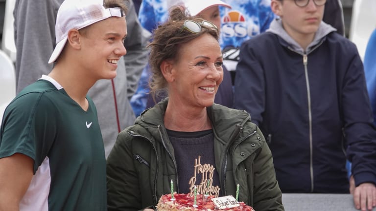 The Rune duo poses for birthday photos on Munich's Center Court.