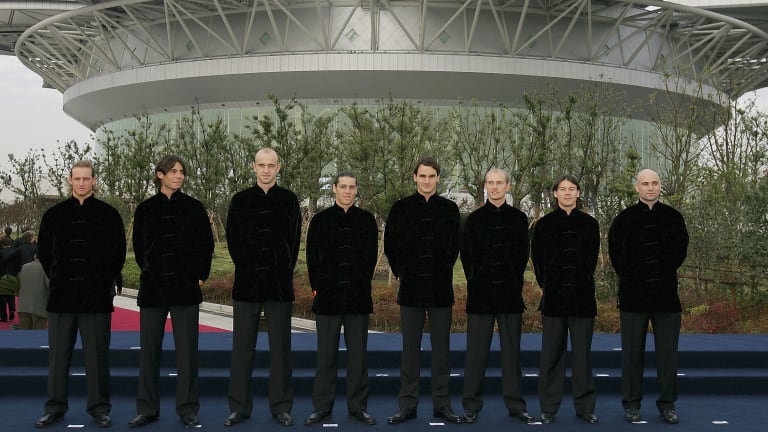 By the time the event returned to Shanghai for a three-year run in 2005, the official photo consisted of just the top eight players.