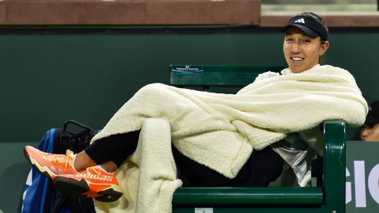 Players made the most of the blankets provided on a chilly evening and Jessica Pegula was the ultimate vibe.