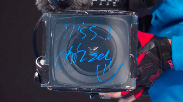 Players have some 
fun signing 
cameras in Oz