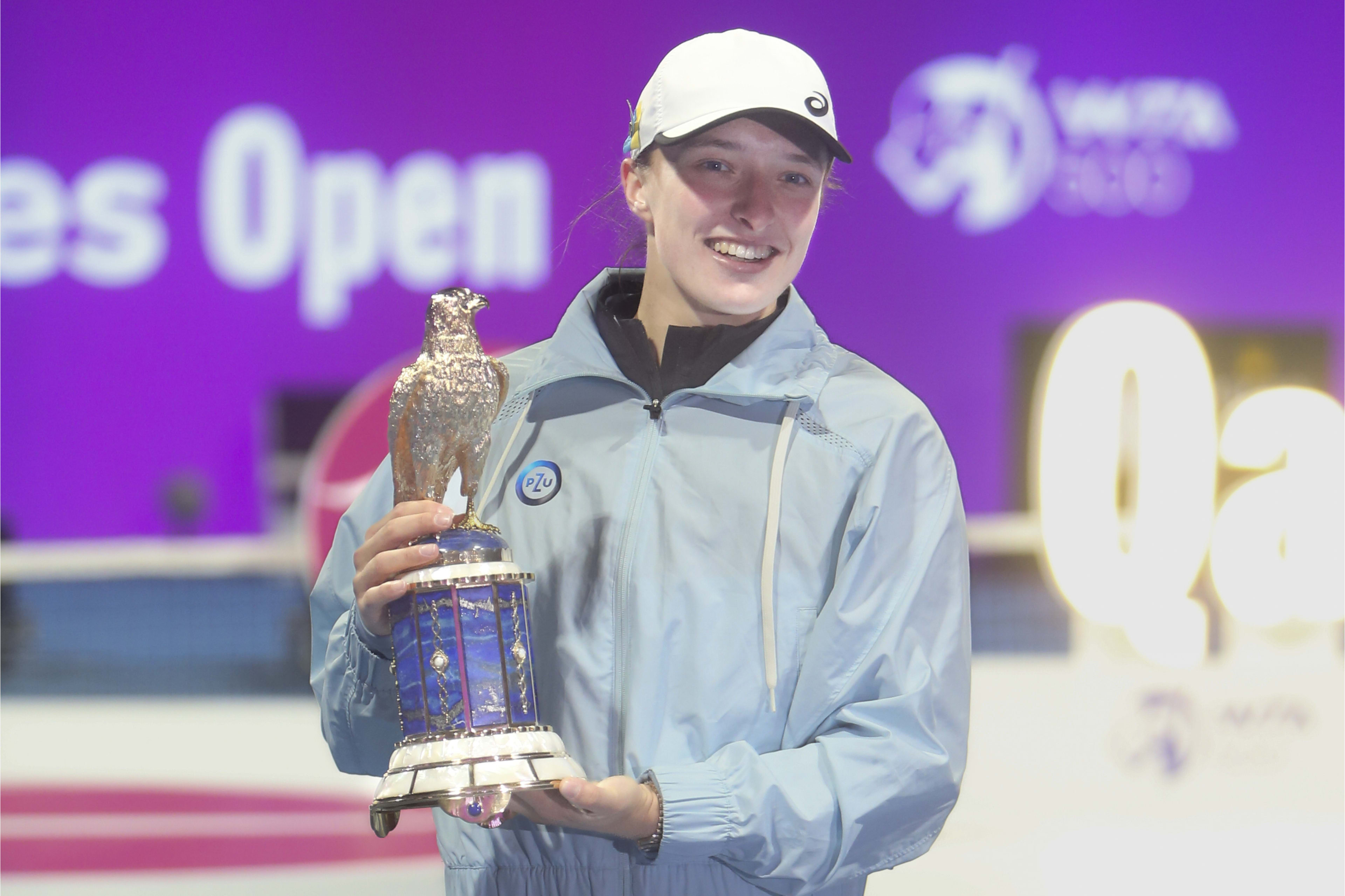 Swiatek sweeps aside Pegula to retain Qatar Open title
