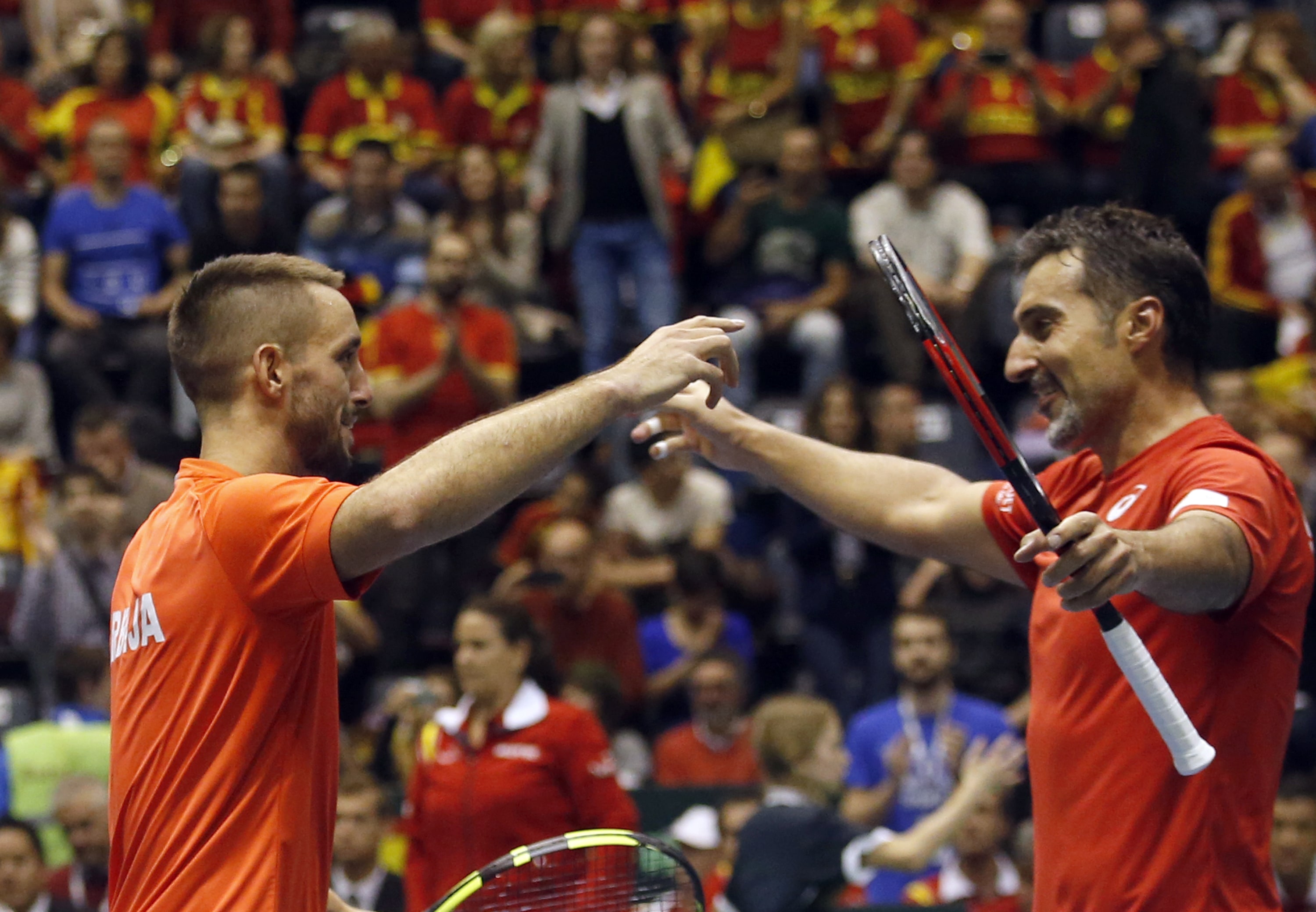 Serbia into Davis Cup semis after doubles win vs. Spain