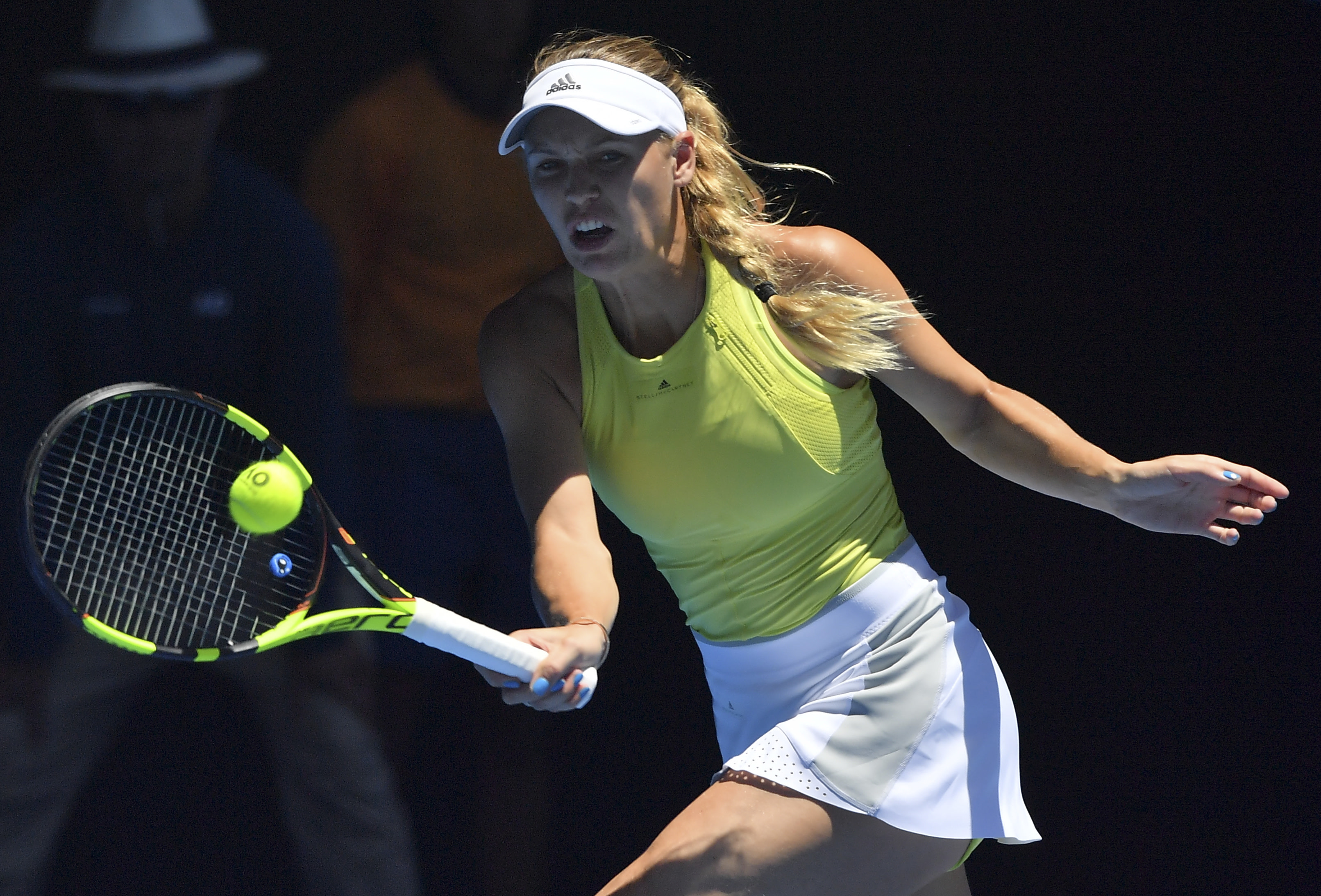 Down 2 match points and 1-5, Wozniacki wins last six games to top Fett