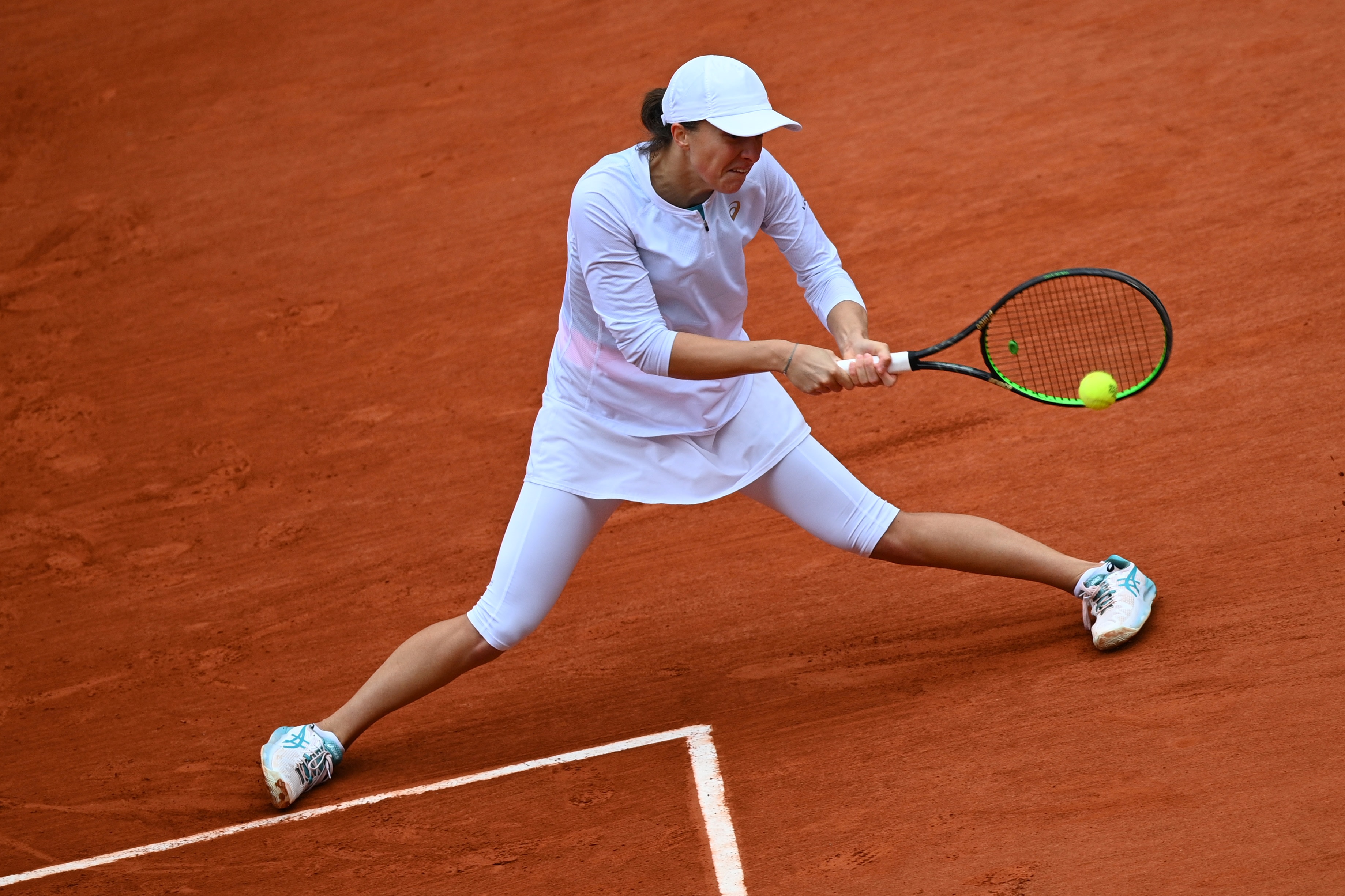 At Roland Garros, Iga Swiatek makes tennis history of a high order