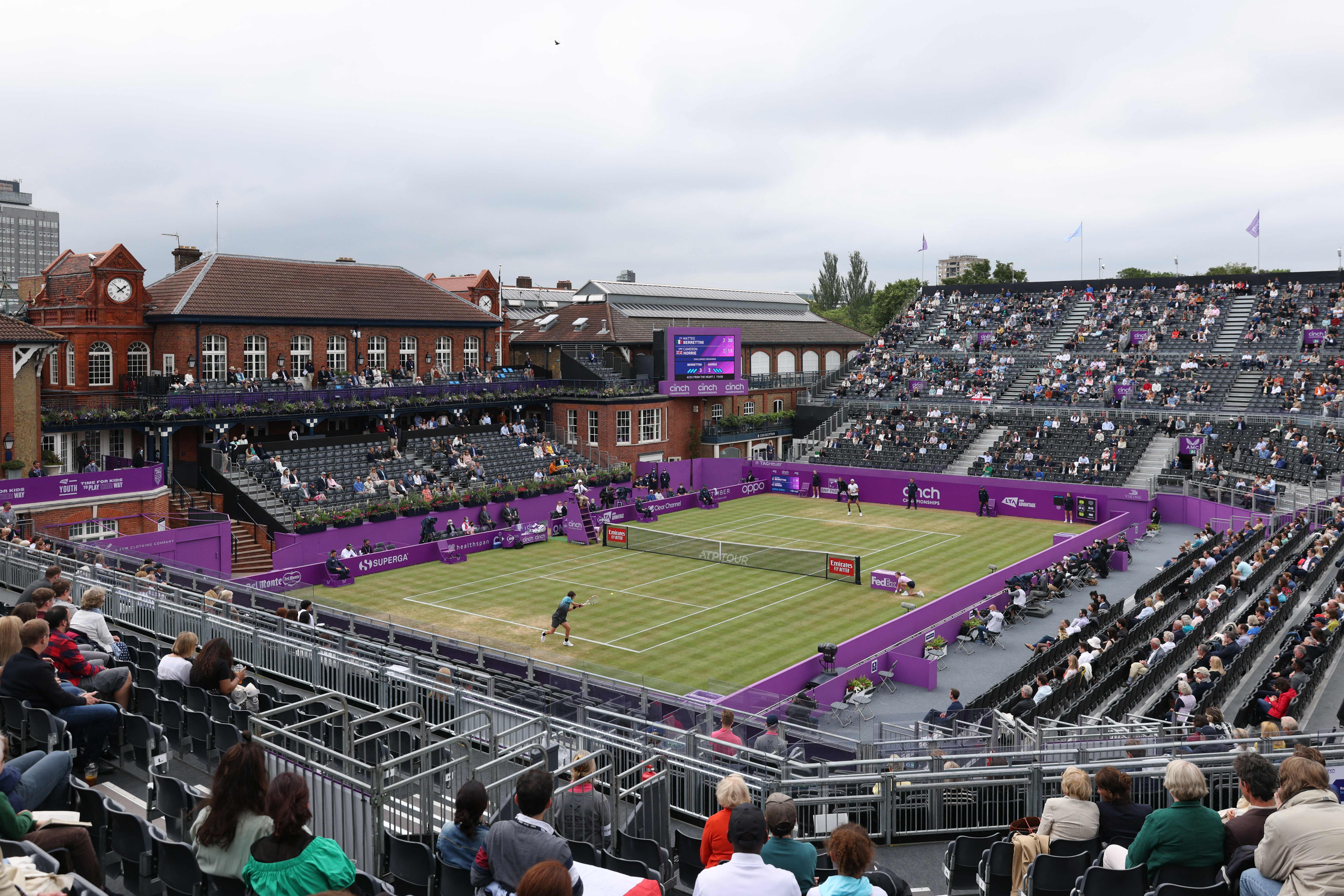 Теннис 2024 мастерс индиана. Queen теннис. «Queens Club Tennis. Queen концерт на стадионе. АТР Лондон.