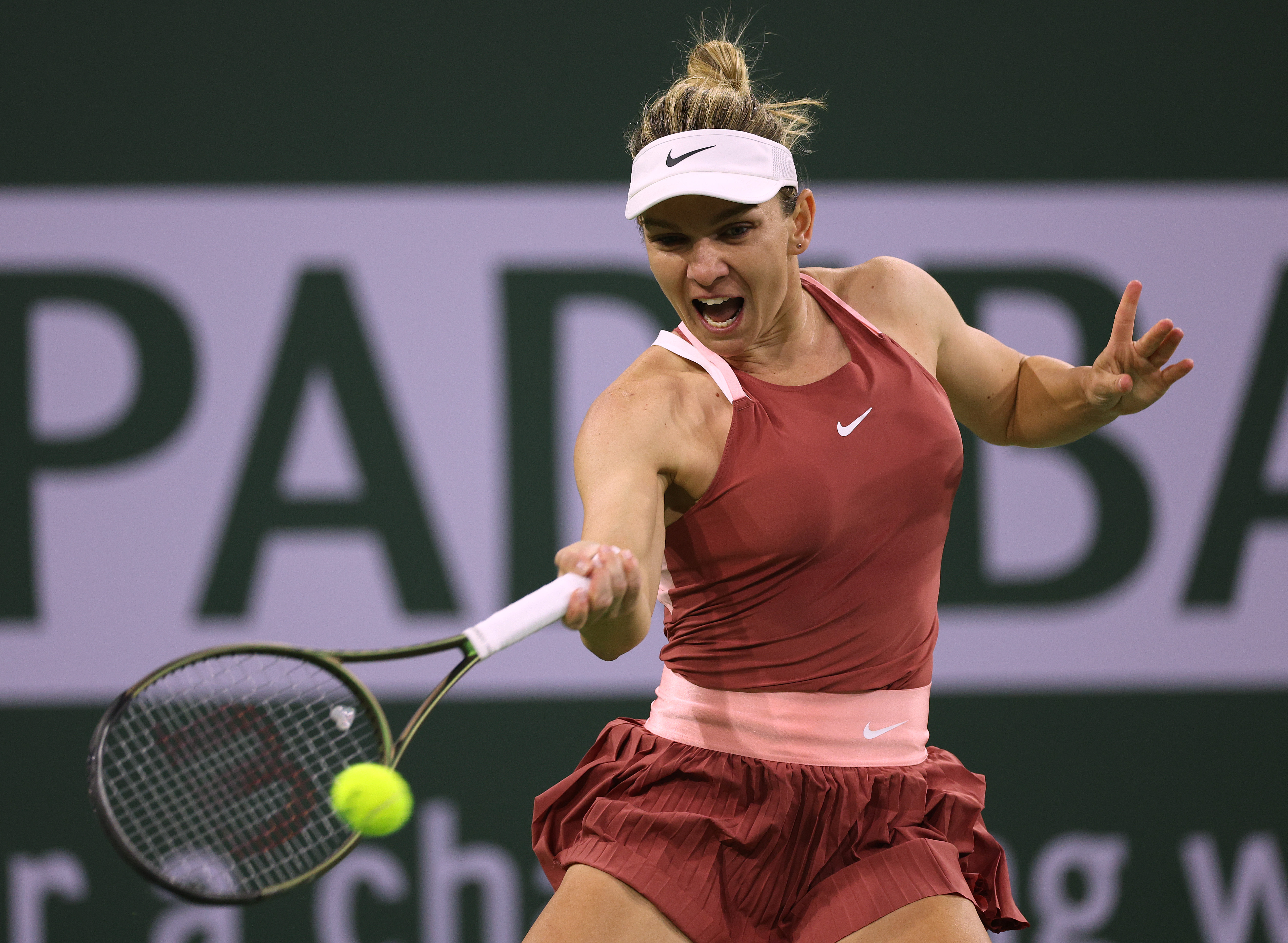 Simona Halep thunders into Indian Wells fourth round with statement victory  over Gauff