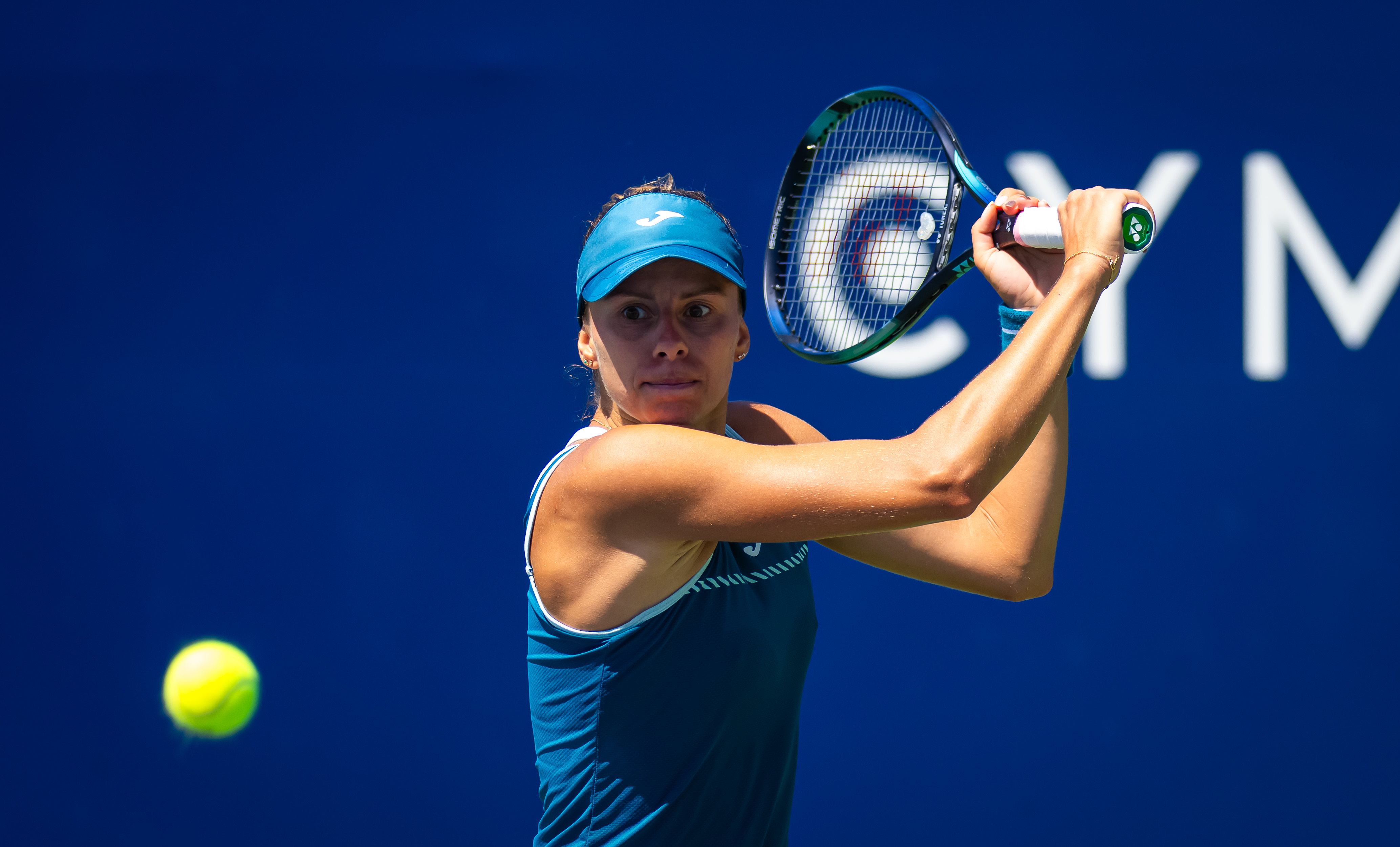 Magda Linette leads top seeds into Guangzhou quarterfinals; mens events begin in Asia