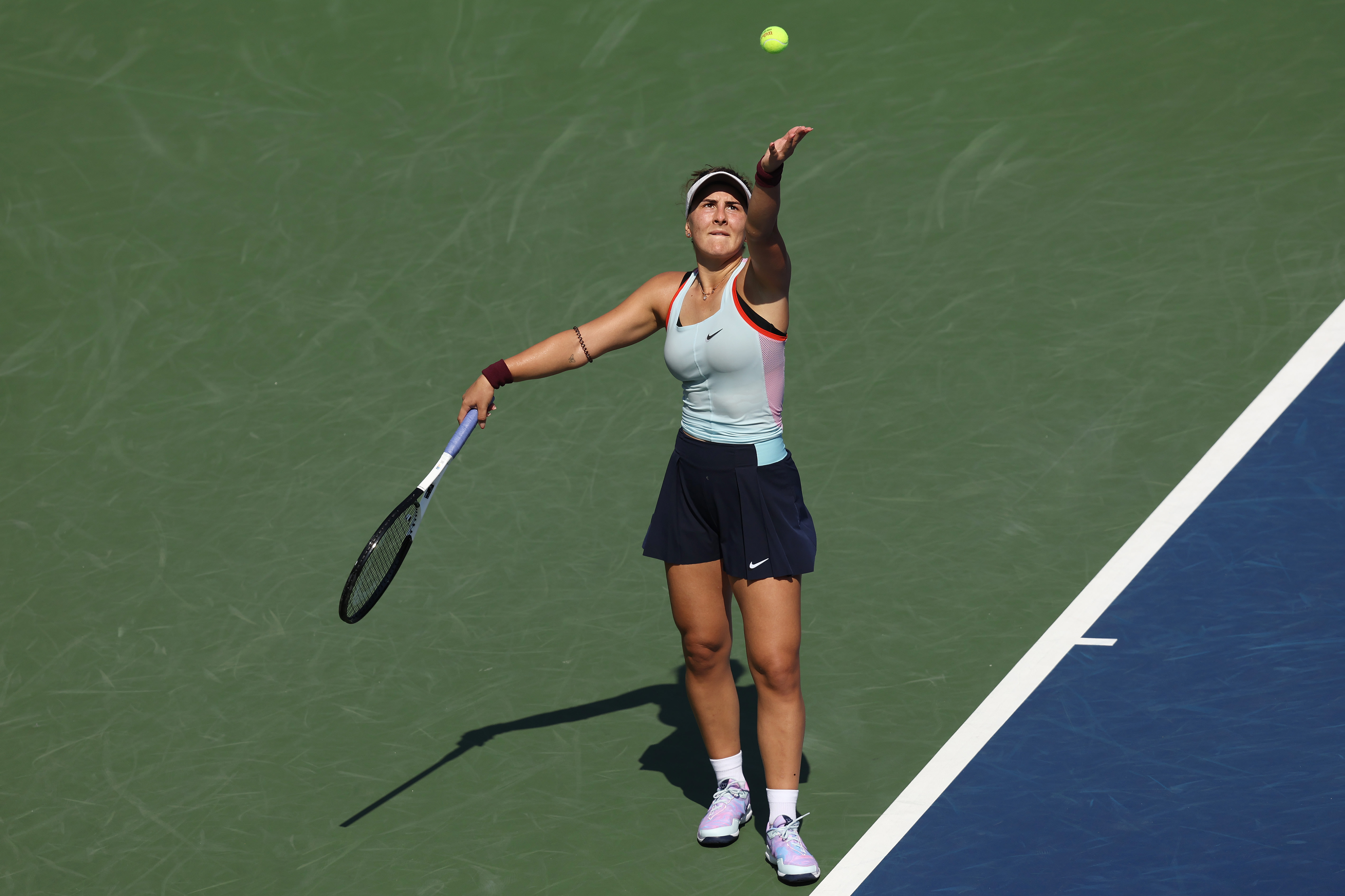 Horizontaal terwijl taal Bianca Andreescu begs Nike pardon after complaining about dress on court at  US Open