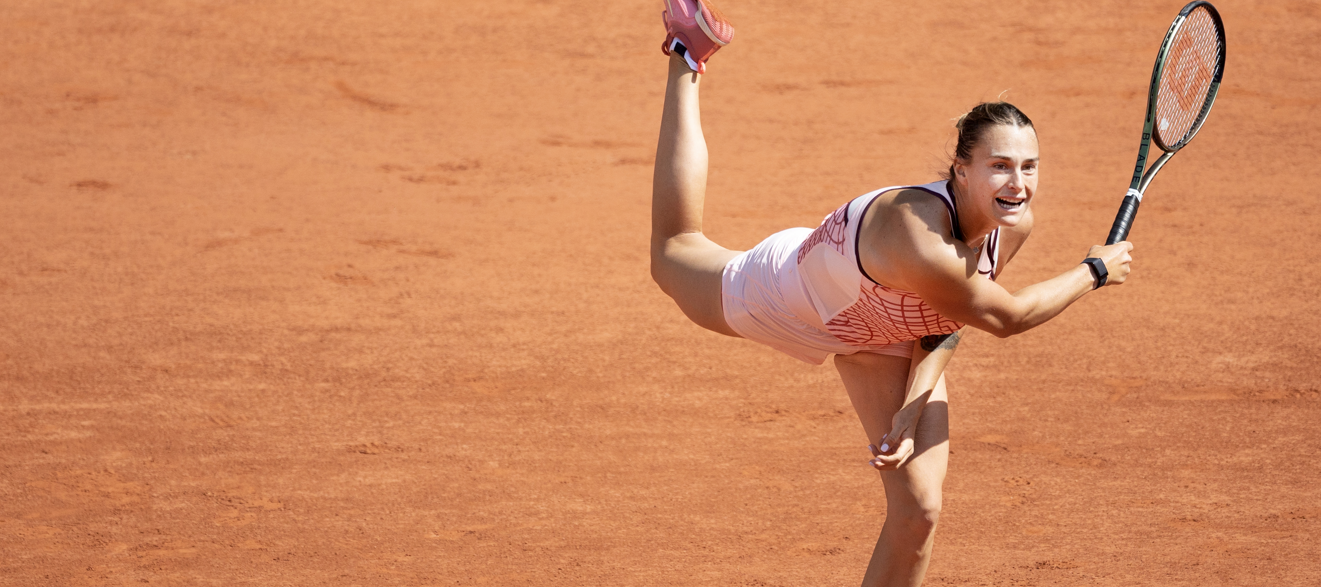Aryna Sabalenka eases through tense Roland Garros opener against Marta Kostyuk