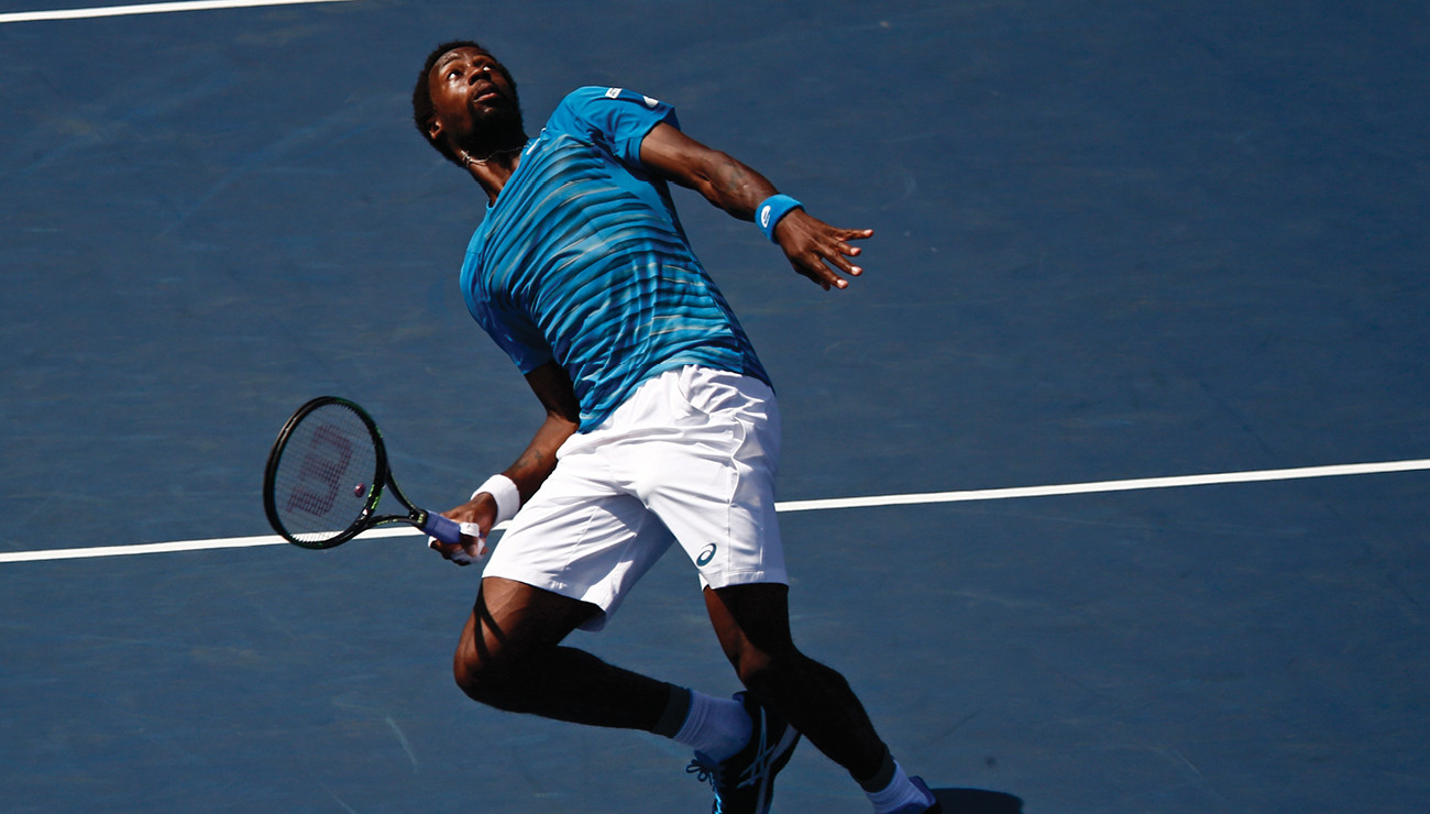 WATCH: Monfils tries to tie shoes in the middle of point | Tennis.com