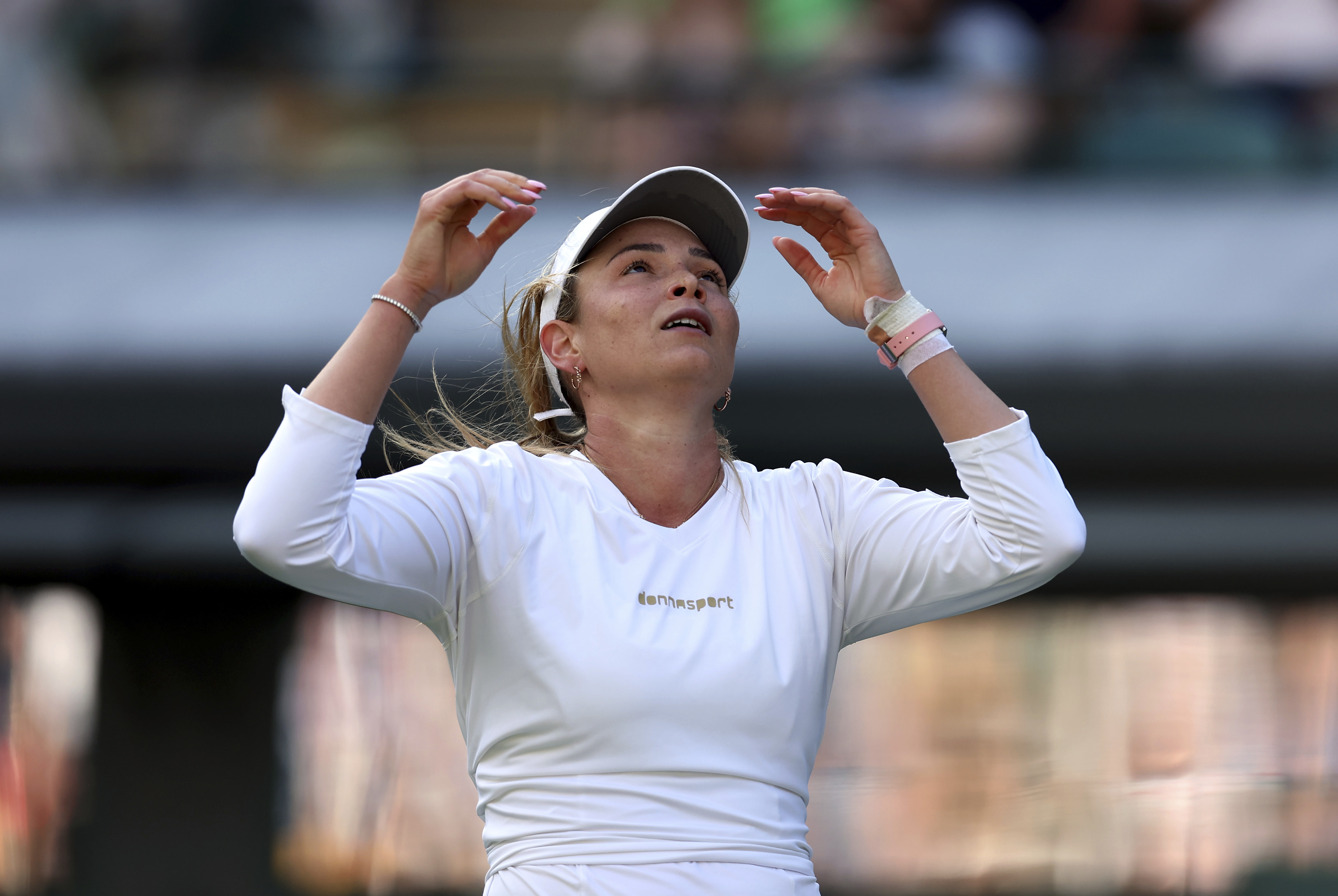 Donna Vekic panics, regroups, then escapes Sloane Stephens for emotional Wimbledon win