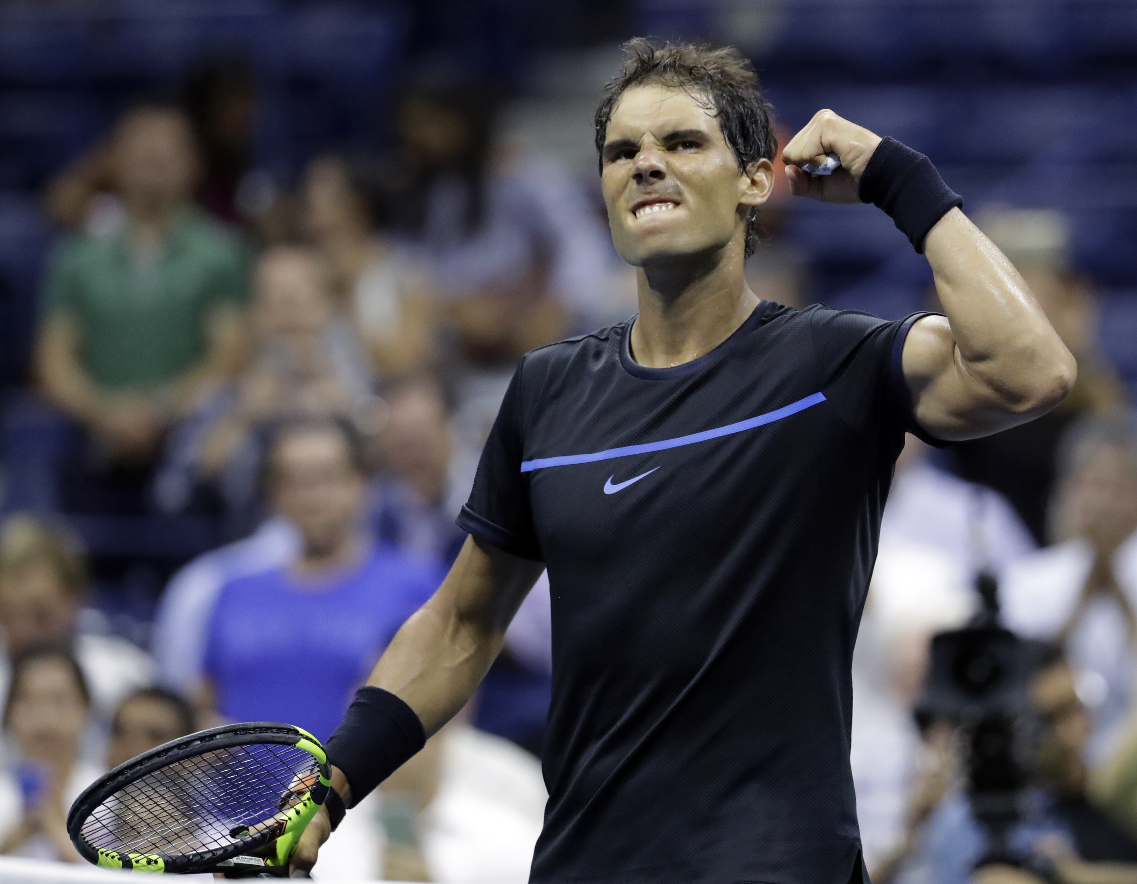 Under closed roof for first time, Rafael Nadal rolls at U.S. Open