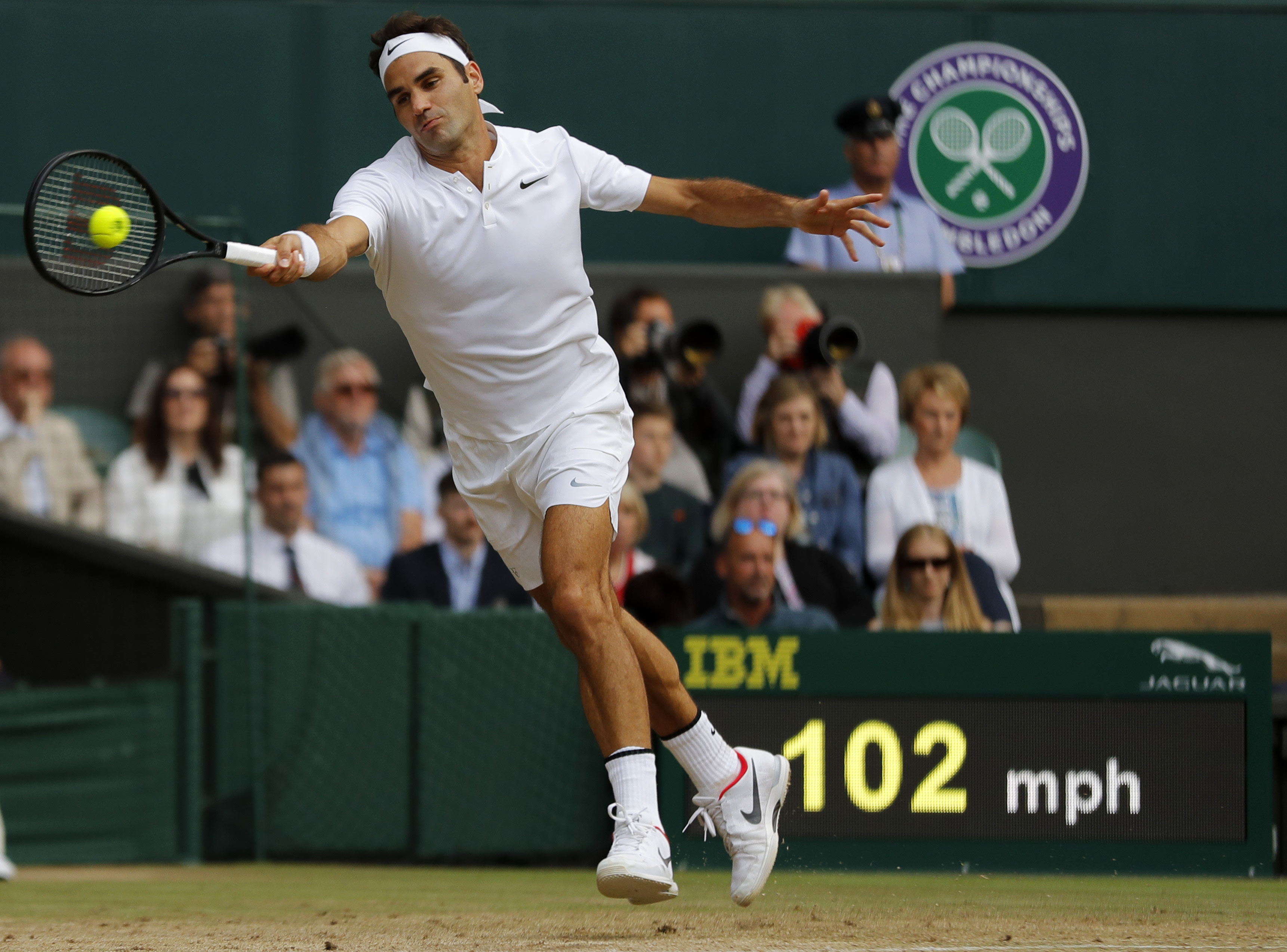 14 years after first Wimbledon win, Federer eyes eighth vs. Cilic