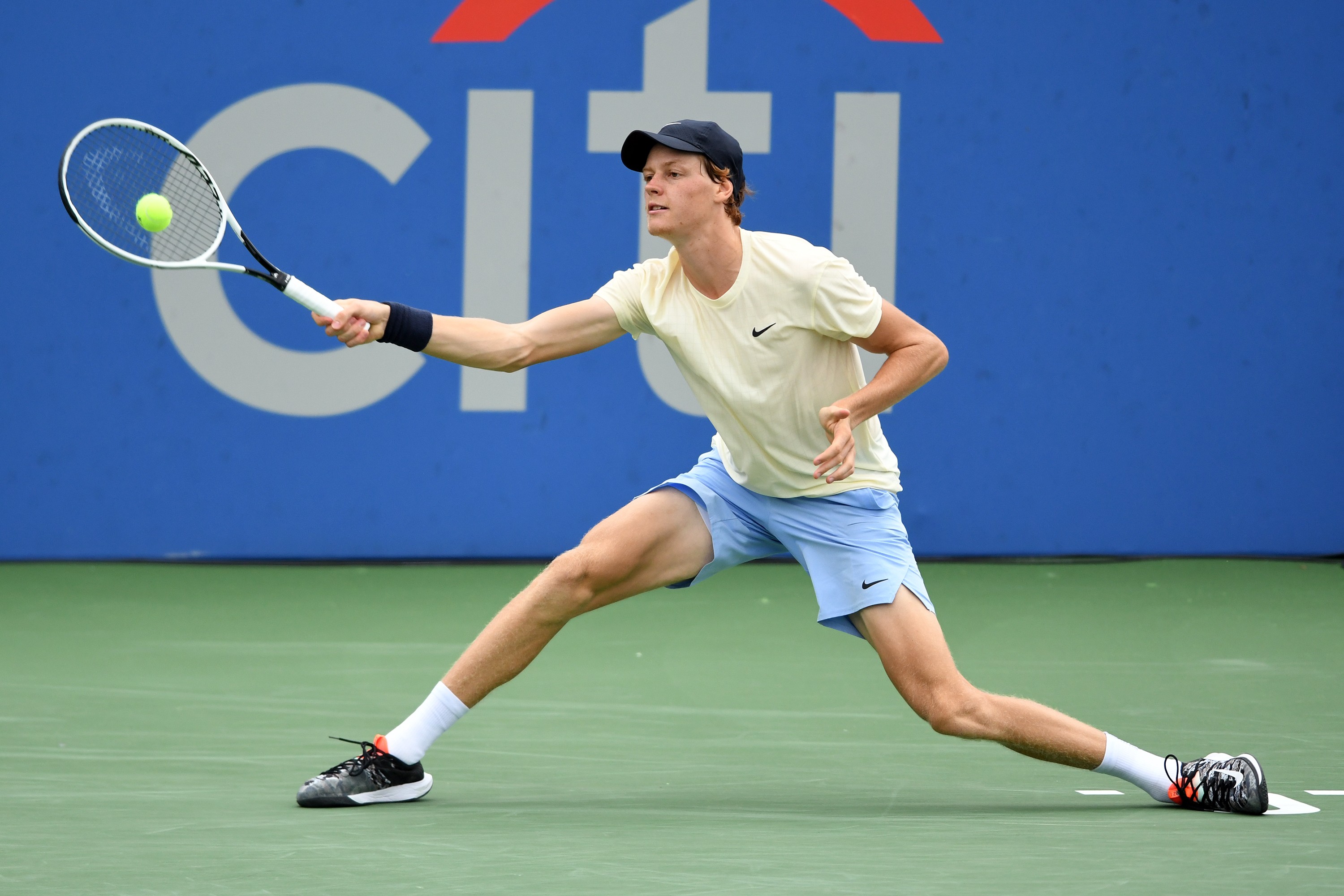 Jannik Sinner "manages the situation" to cool off Brooksby in Citi Open
