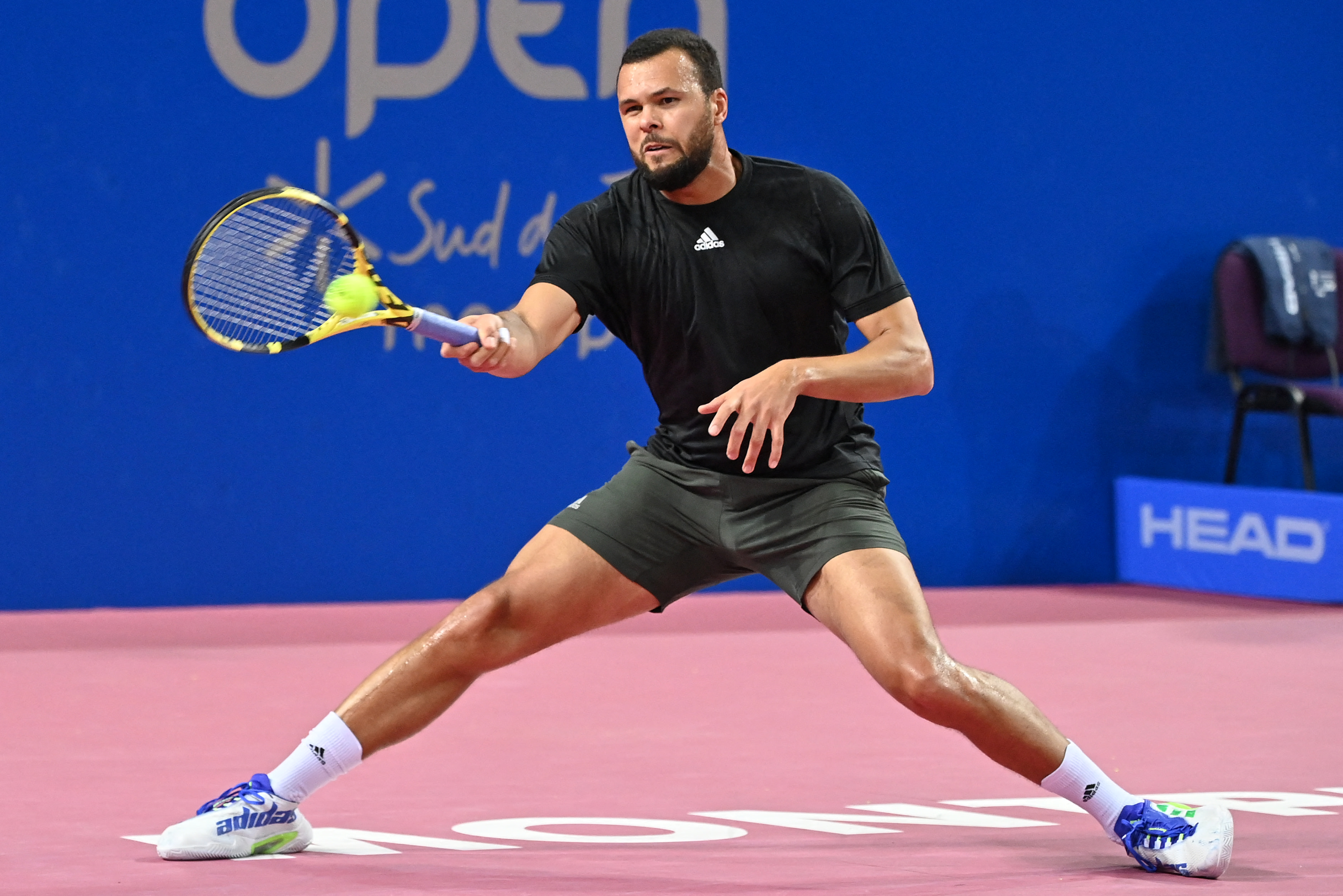 Sizzling Shots: Jo-Wilfried Tsonga makes it in his home